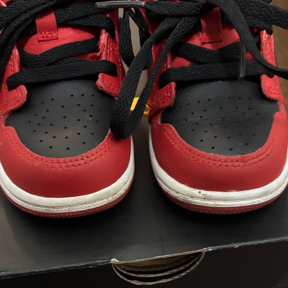 Jordan 1 Mid - Picture 2 of 10